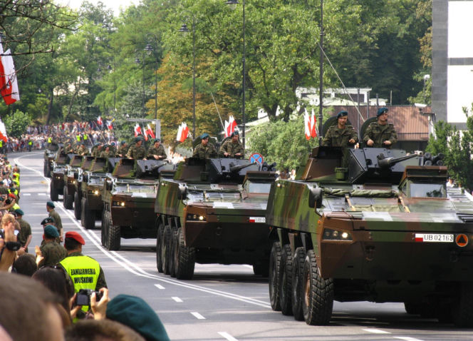 Wielka defilada w Warszawie. To Lech Kaczyński rozpoczął wojskowe pokazy w 2007 roku