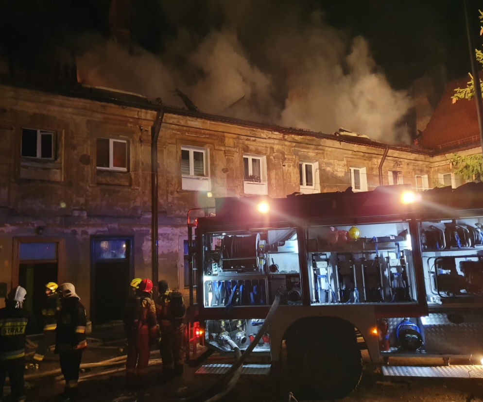 Pożar w Lubiążu przy klasztorze. 10 rodzin bez dachu nad głową 