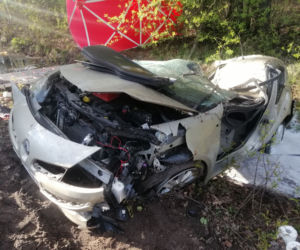 Nie żyją dwie osoby! Ich renault ROZTRZASKAŁO się o drzewo na DK 62 pod Wyszkowem [ZDJĘCIA]