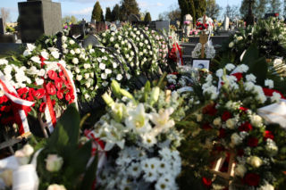 Tak wygląda grób Łukasza Litewki. Zalało go morze kwiatów