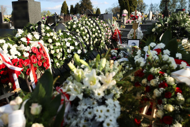 Tak wygląda grób Łukasza Litewki. Zalało go morze kwiatów
