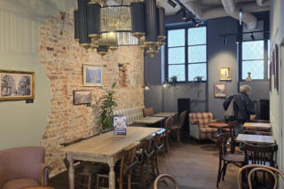 Nowa kawiarnia na mapie Gdańska. Green Caffè Nero postawiło na historię, rzemiosło i jesienne smaki