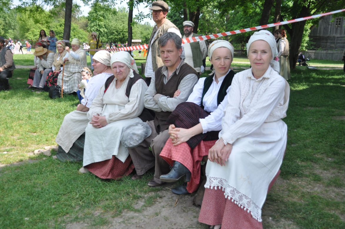 "Sami swoi. Początek". Filmowy kręcili sceny w Muzeum Wsi Kieleckiej w Tokarni