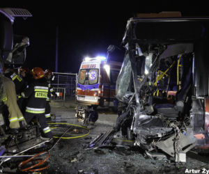 Czołówka dwóch autobusów! Są ranni