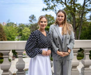 Marta Nawrocka w modnych groszkach powitała bizneswoman z USA