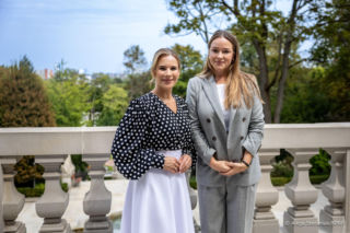 Marta Nawrocka w modnych groszkach powitała bizneswoman z USA