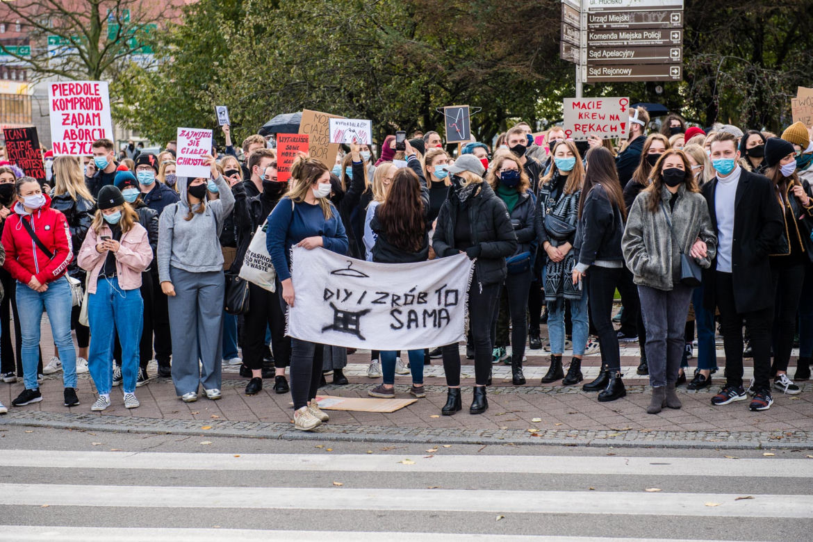 Strajk Kobiet: Protest w Gdańsku! Policja użyła gazu. 4 osoby zatrzymane [ZDJĘCIA]