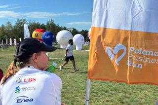 Warszawa pobiegła, by pomagać. Poland Business Run na Lotnisku Bemowo połączył sport, biznes i realną pomoc