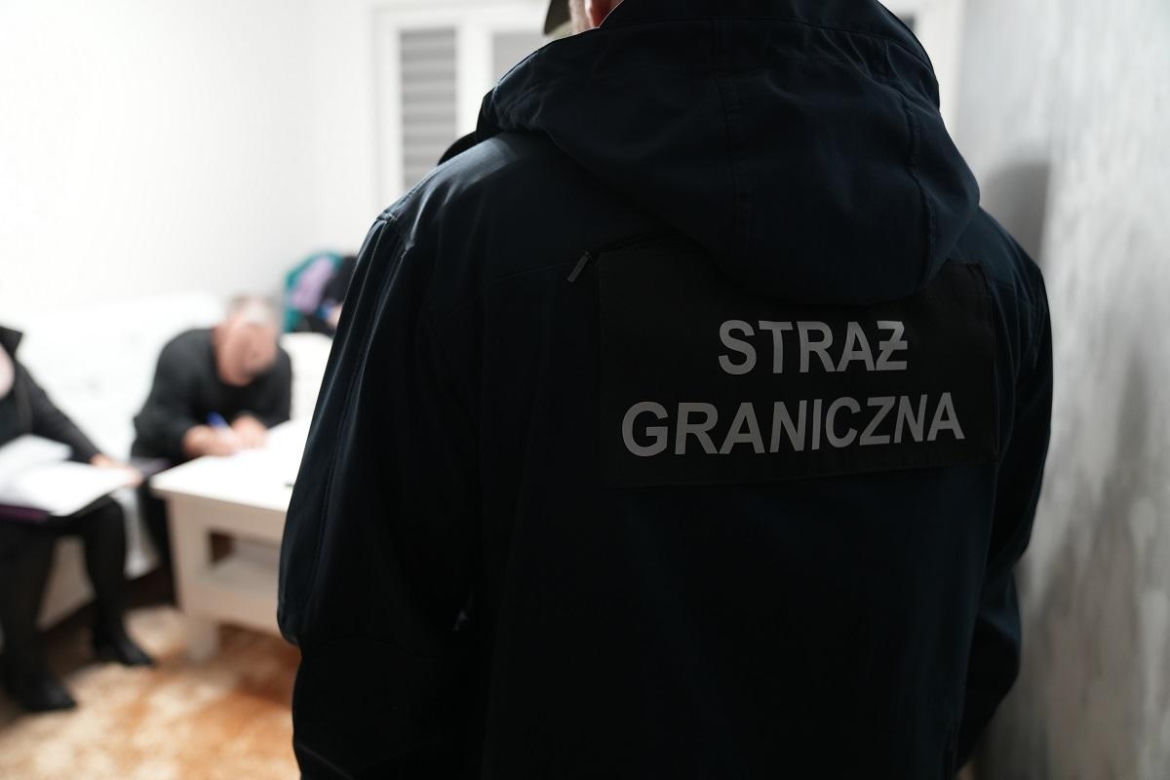 Za kilka tysięcy dolarów przerzucali przez granicę polsko-białoruską. Rozbito grupę przemytników