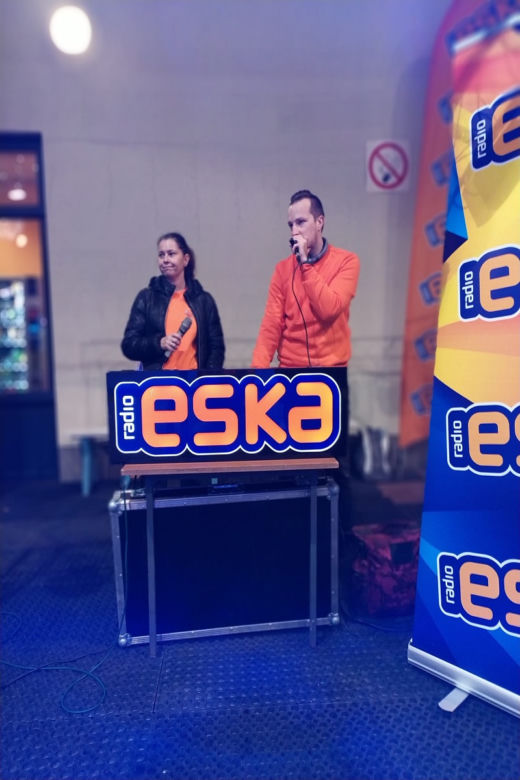 Razem bawiliśmy się na lodowisku. 