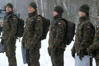 M jak miłość odc. 1928. Mateusz (Rafał Kowalski), Majka (Matylda Giegżno), Tomek Kubicki (Chris Cugowski)
