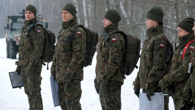 M jak miłość odc. 1928. Mateusz (Rafał Kowalski), Majka (Matylda Giegżno), Tomek Kubicki (Chris Cugowski)