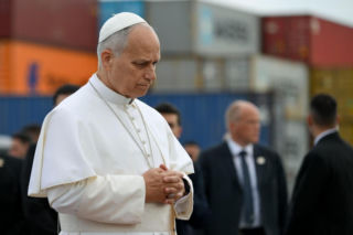 Leon XIV modlił się w miejscu eksplozji w porcie Bejrutu