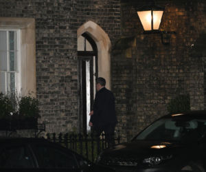 Były ambasador aresztowany, chodzi o Epsteina. Kim jest Mandelson?