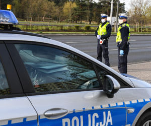 Policja kontrolowała czy toruńscy kierowcy respektują obowiązek noszenia maseczek