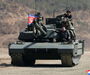 Korea Północna prezentuje nowe czołgi. Córka Kima za sterami