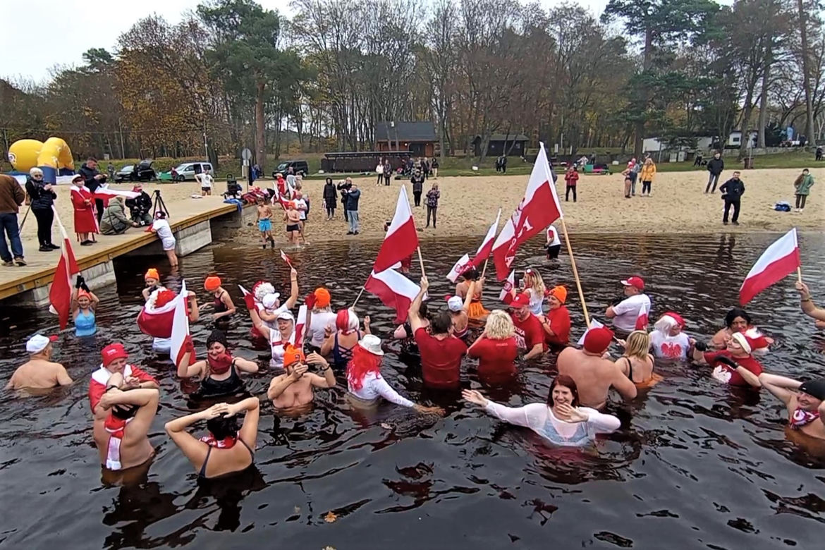 Szczecińskie morsy uczciły Święto Niepodległości