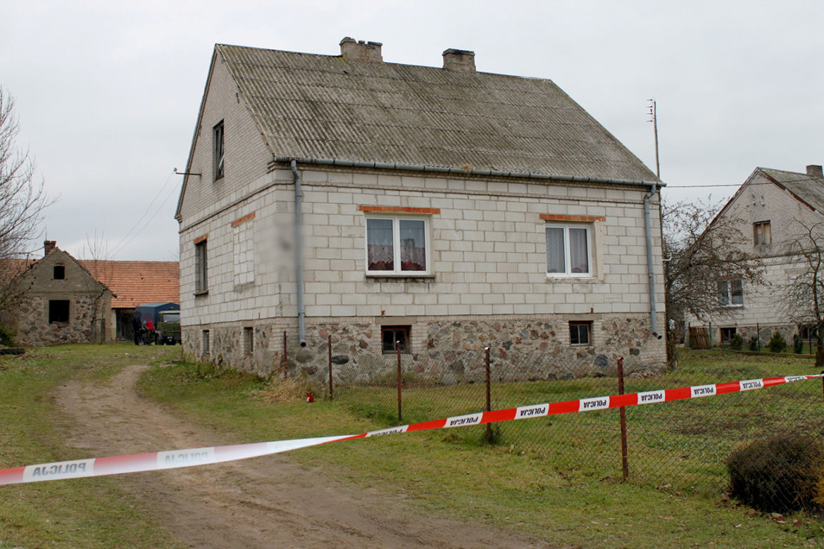Grób dzieci "potwora z Hipolitowa" na cmentarzu we wsi Poryte