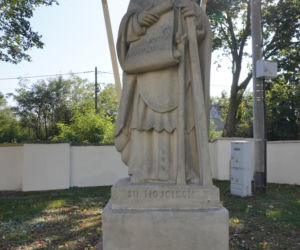Ta mała wieś skrywa niezwykłą historię. Świątynia stoi tu od 1362 roku