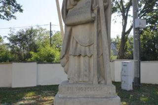 Ta mała wieś skrywa niezwykłą historię. Świątynia stoi tu od 1362 roku