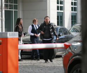 Michał Koterski z dziewczyną na spacerze