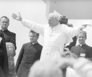 Towarzysze mamy problem !  Miał powiedzieć Edward Gierek, gdy Polak został papieżem