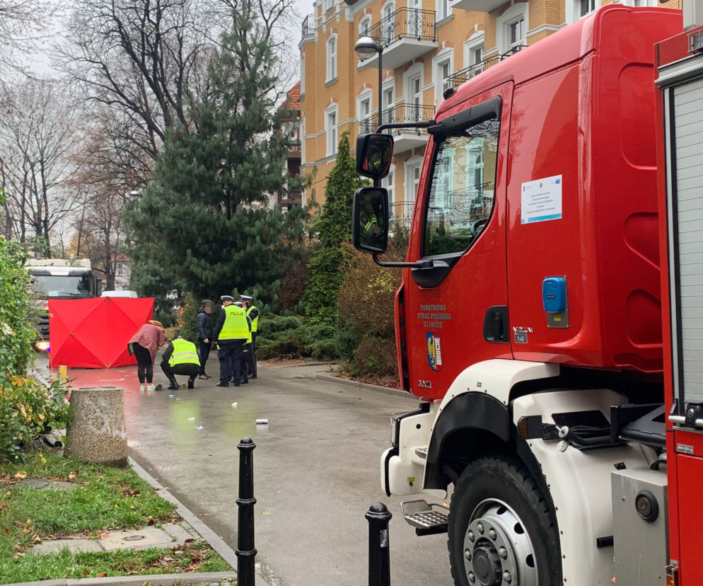 Makabryczny wypadek w Gliwicach. Pieszy zginął pod kołami śmieciarki
