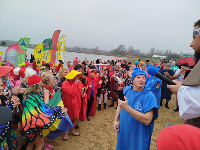 Mazowieckie Morsy otworzyły sezon morsowania 2025/2026 nad zalewem w Siedlcach