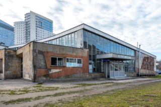 Dworzec Warszawa Gdańska w obecnej formie wcale nie powstał w PRL-u. Ma w historii mnóstwo nieścisłości