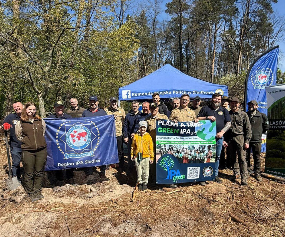 Na terenie Nadleśnictwa Siedlce w Golicach policjanci z IPA rejonu siedleckiego zasadzili nowy las