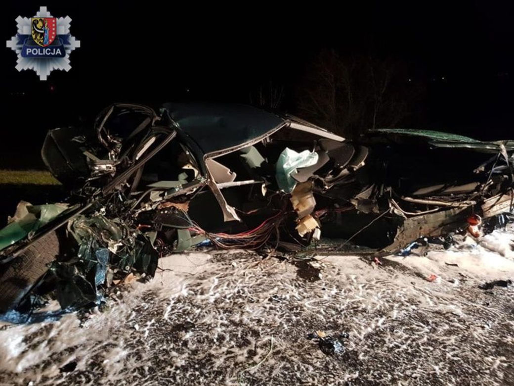 Zderzenie czołowe dwóch BMW na drodze krajowej nr 3