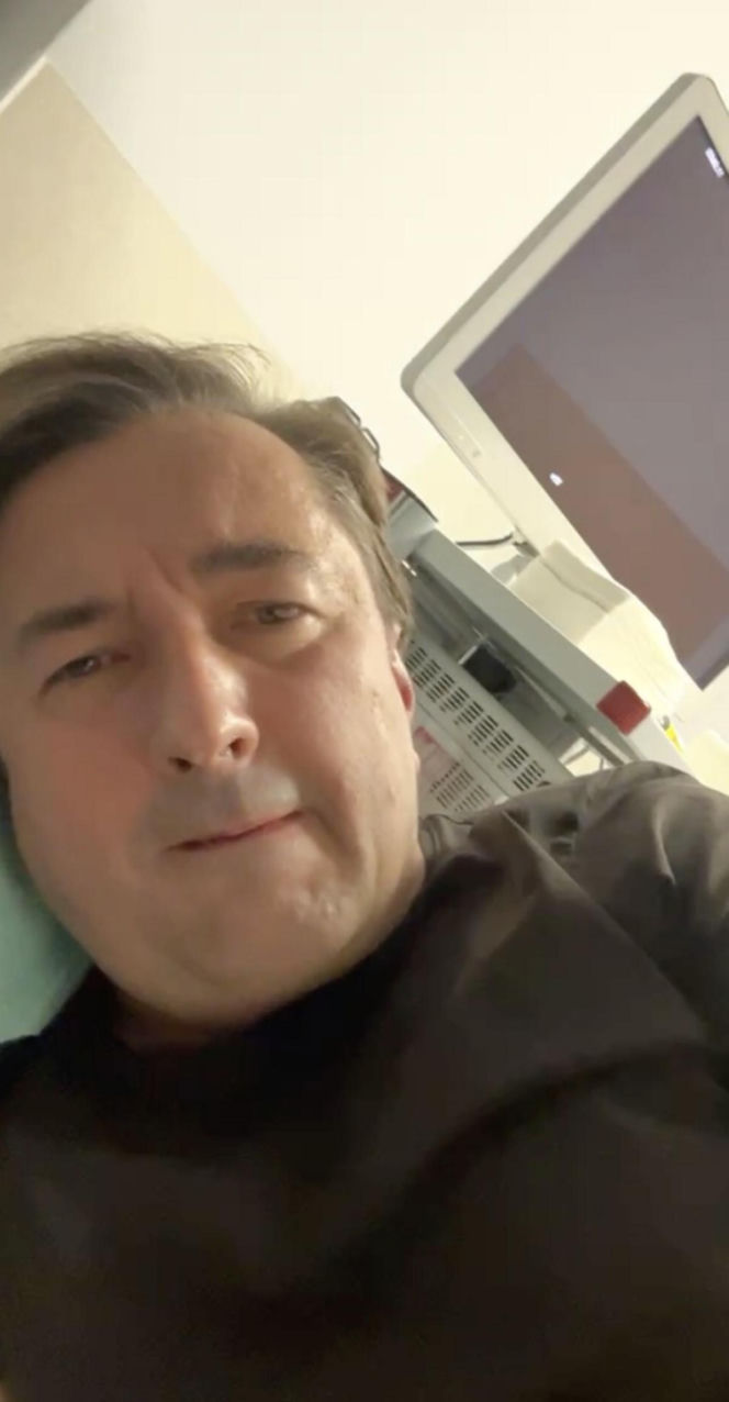 Lekarz zrobił sobie kolonoskopię na żywo