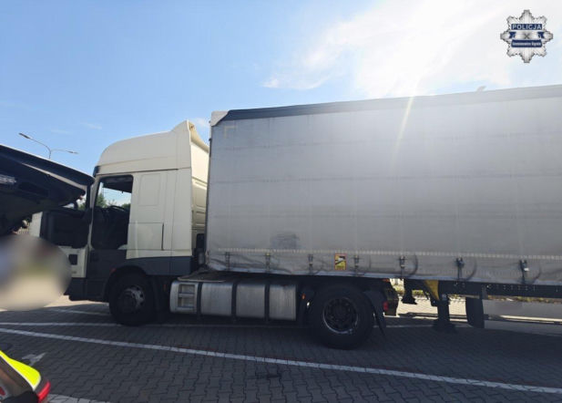 Przyjechał do firmy na rozładunek. Chwilę później został zakuty w kajdanki