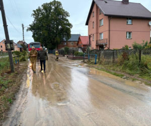 Armagedon nad Polską! Ponad tysiąc interwencji strażaków, zalany szpital i zerwane dachy. Są ranni!