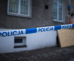 Ciało kobiety i ranny mężczyzna w mieszkaniu. Mrożące krew w żyłach odkrycie w Krakowie