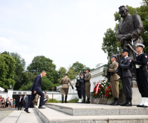 Andrzej Duda złożył kwiaty pod pomnikiem Józefa Piłsudskiego