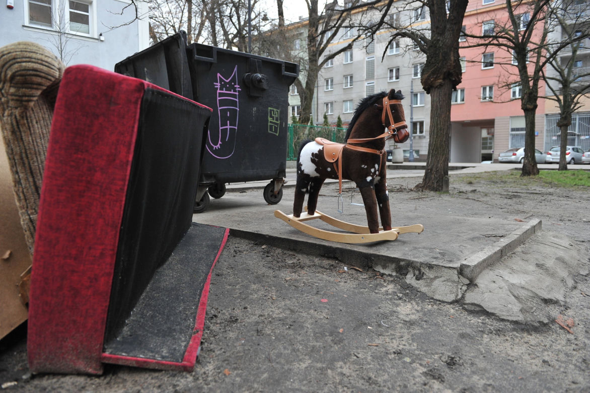  Śmieciowy absurd przy Czynszowej. Nie ma miejsca na altanę śmietnikową 