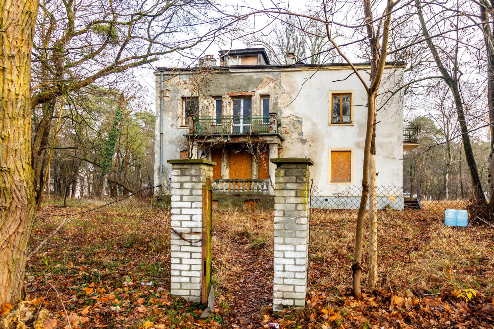 Opuszczona willa w Konstancinie