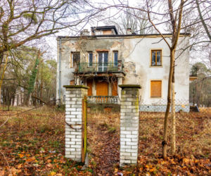 Opuszczona willa w Konstancinie