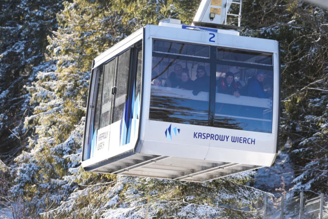 Fatalne warunki w Tatrach. Jest mroźno, ślisko, a szlaki są zasypane śniegiem. TPN ostrzega turystów