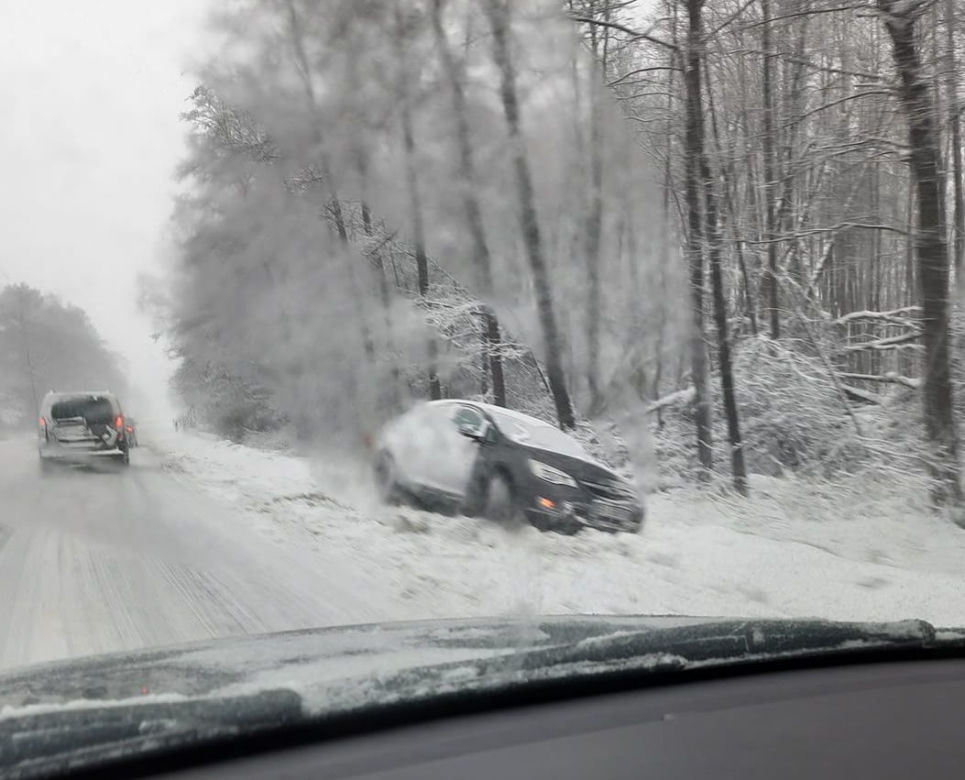 Koszmar na podlaskich drogach 4.02.2021. Zdjęcia internautów z grupy Kolizyjne Podlasie