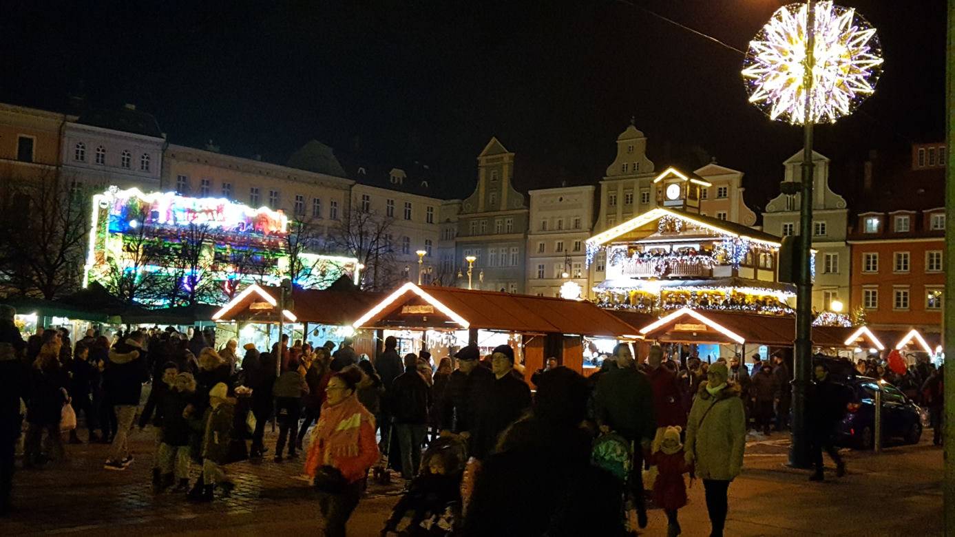 W centrum Wrocławia rozbłysły już świąteczne ozdoby