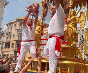 Huk, deszcz konfetti i ekstaza tłumu. Niezwykłe wyjście św. Sebastiana 