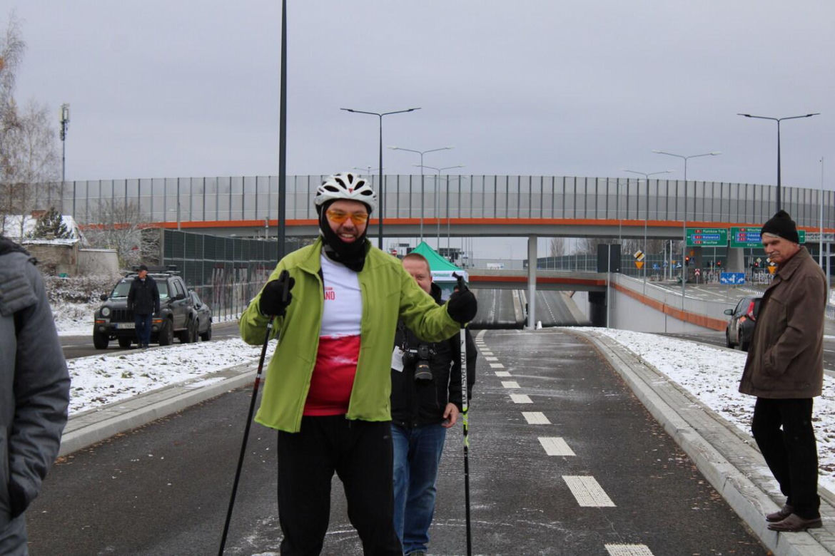 Przejechali nowym odcinkiem Trasy Górna