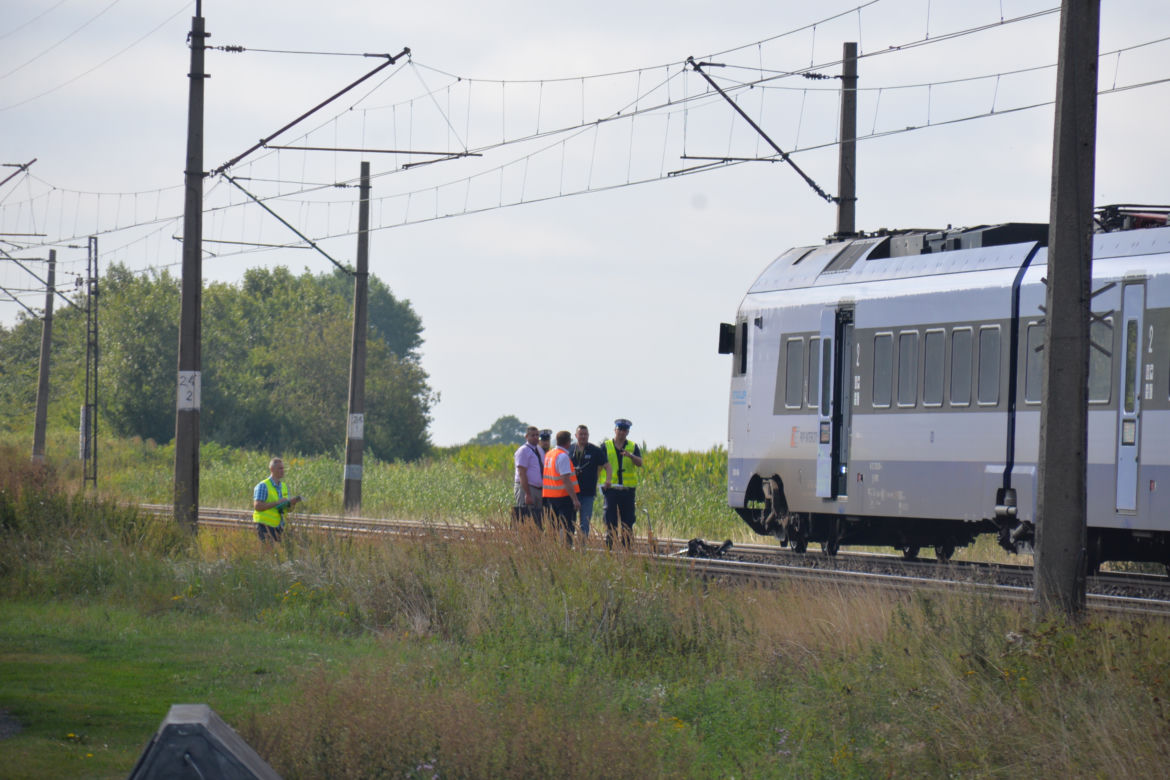 Pociąg potrącił matkę i dwójkę dzieci