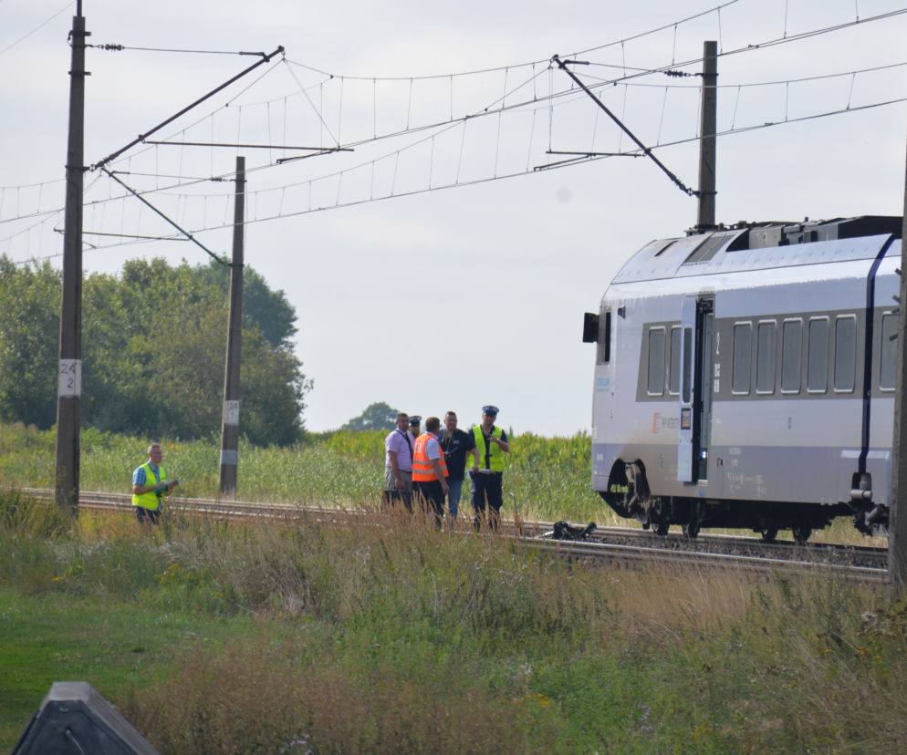Pociąg potrącił matkę i dwójkę dzieci