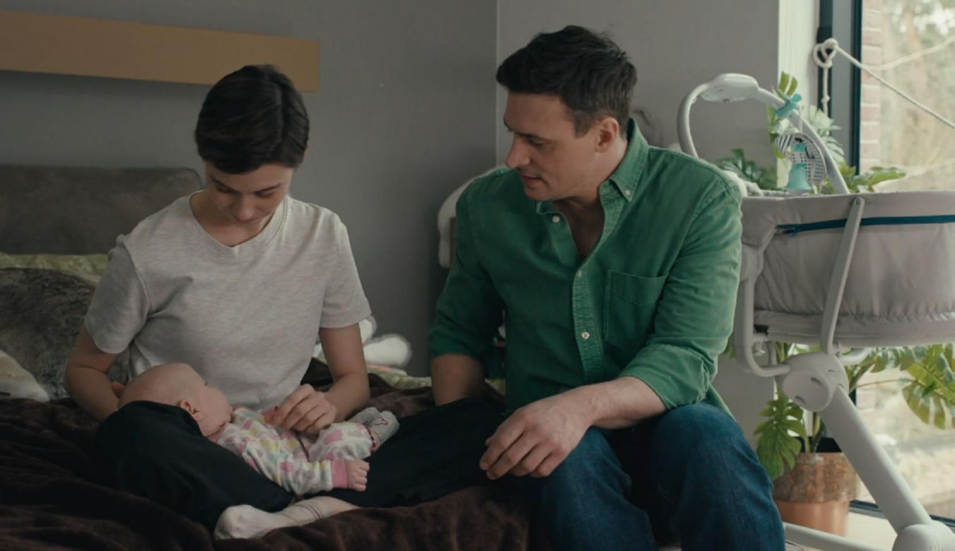 Na dobre i na złe odc. 960. Blanka (Pola Gonciarz), jej córka Nina (Rita Sobocińska), Krzysztof Radwan (Mateusz Damięcki)