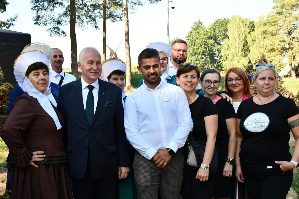 Tłumy na dożynkach w Olsztynku. Zobacz, jak bawili się mieszkańcy Warmii i Mazur [ZDJĘCIA]