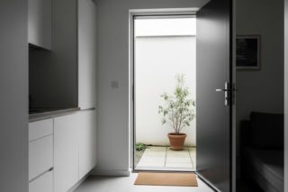 Mikrokawalerka z ogródkiem. Warszawska oferta wywołuje dyskusje