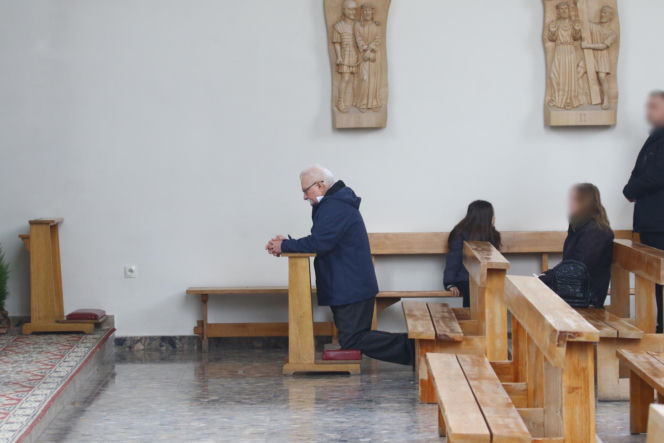 Wiosenny Lech Wałęsa na wielkanocnej mszy